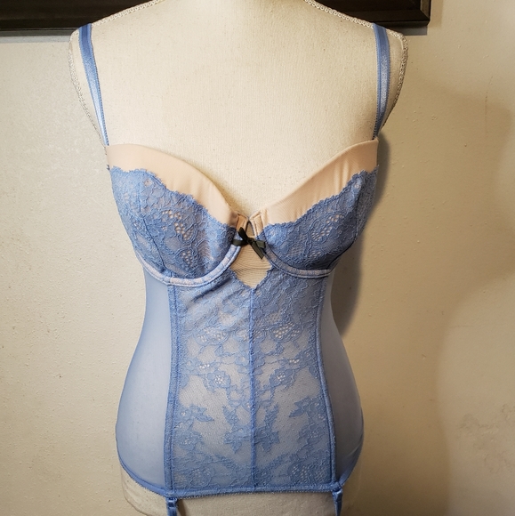 NWOT Victoria's Secret Beautiful Lace Corset